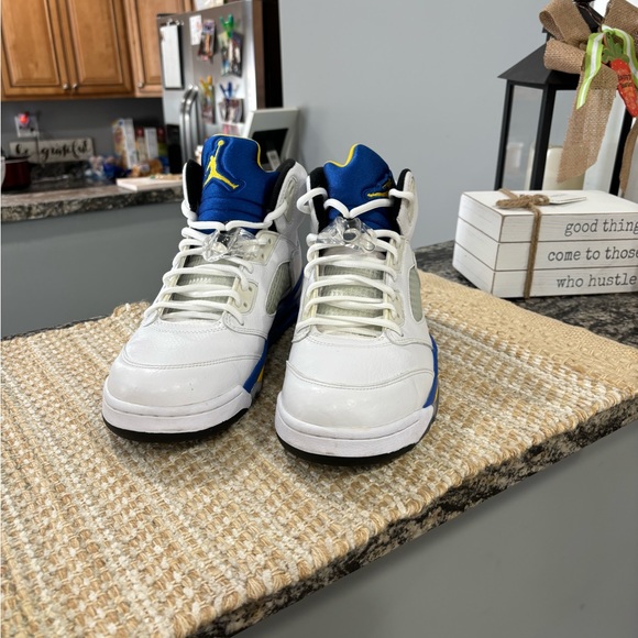 Jordan 5 Laney - Picture 3 of 7